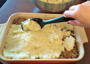 Natter with Sawyer - Mashed potatoes on the minced beef for the Hachis Parmentier